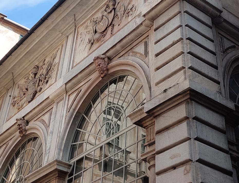 Restauro della Loggia della Mercanzia di Genova a cura di Boero