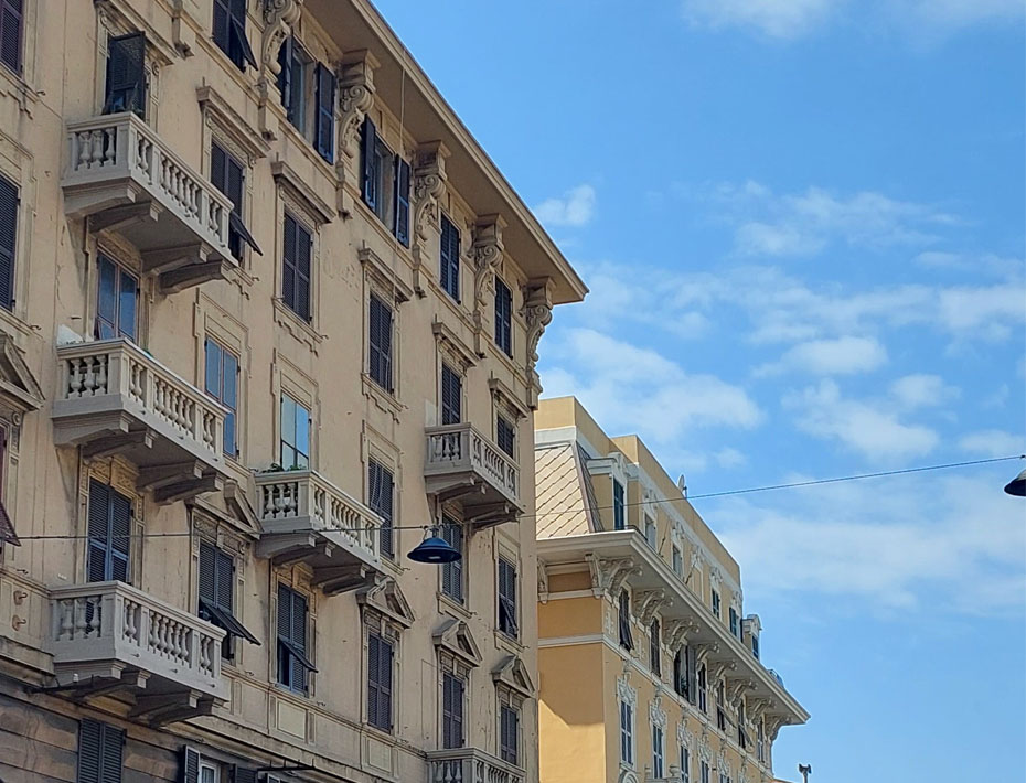 Riqualificazione delle facciate di via Cornigliano a Genova a cura di Boero