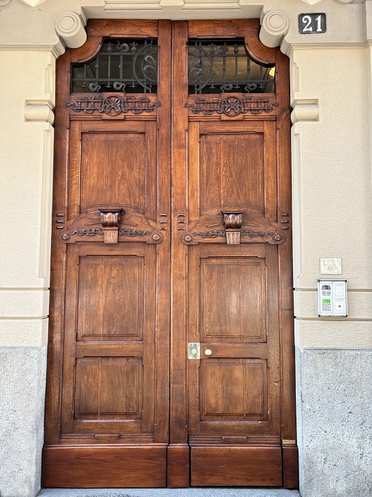 Restauro di portoni storici a Milano, Boero